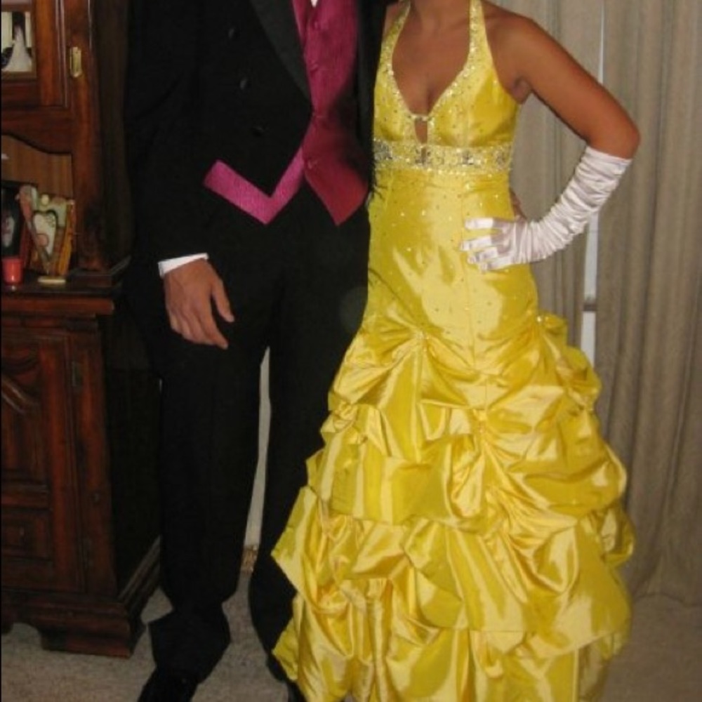Beauty and the Beast lookalike Yellow prom dress!